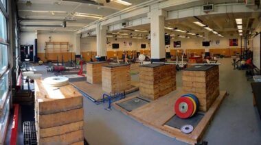 Weightlifting Blocks vs. the Hang: The Differences & When to Use Each
